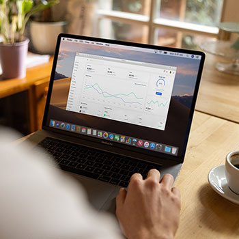 尼斯后卫屡建奇功，挽救球队关键时刻