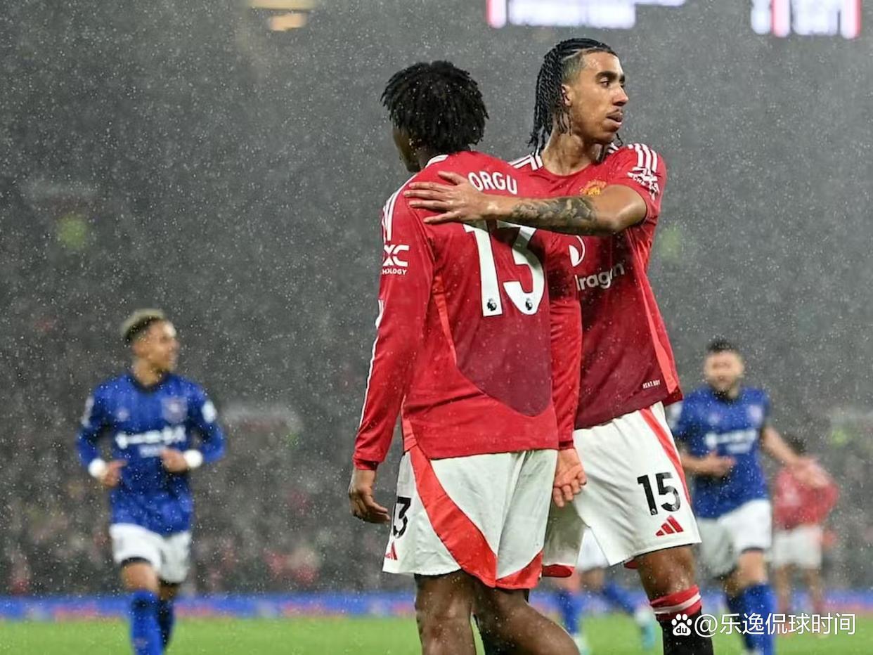 曼联球员享受假期放松，备战关键战役的简单介绍