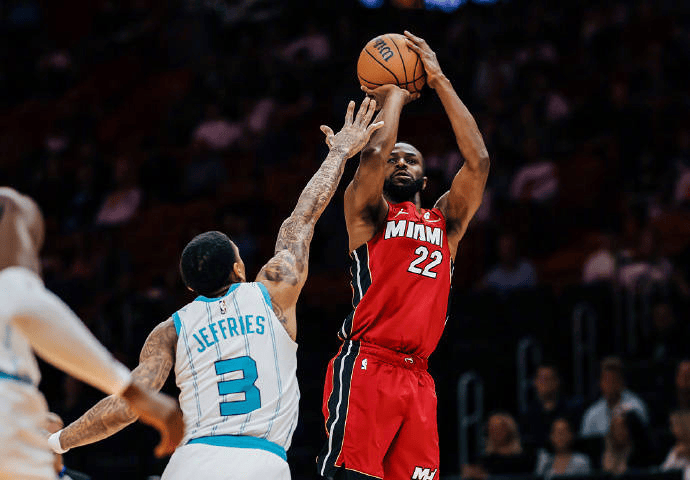 爱游戏app下载-关于马刺主场力克黄蜂，继续在西部稳住前四的信息