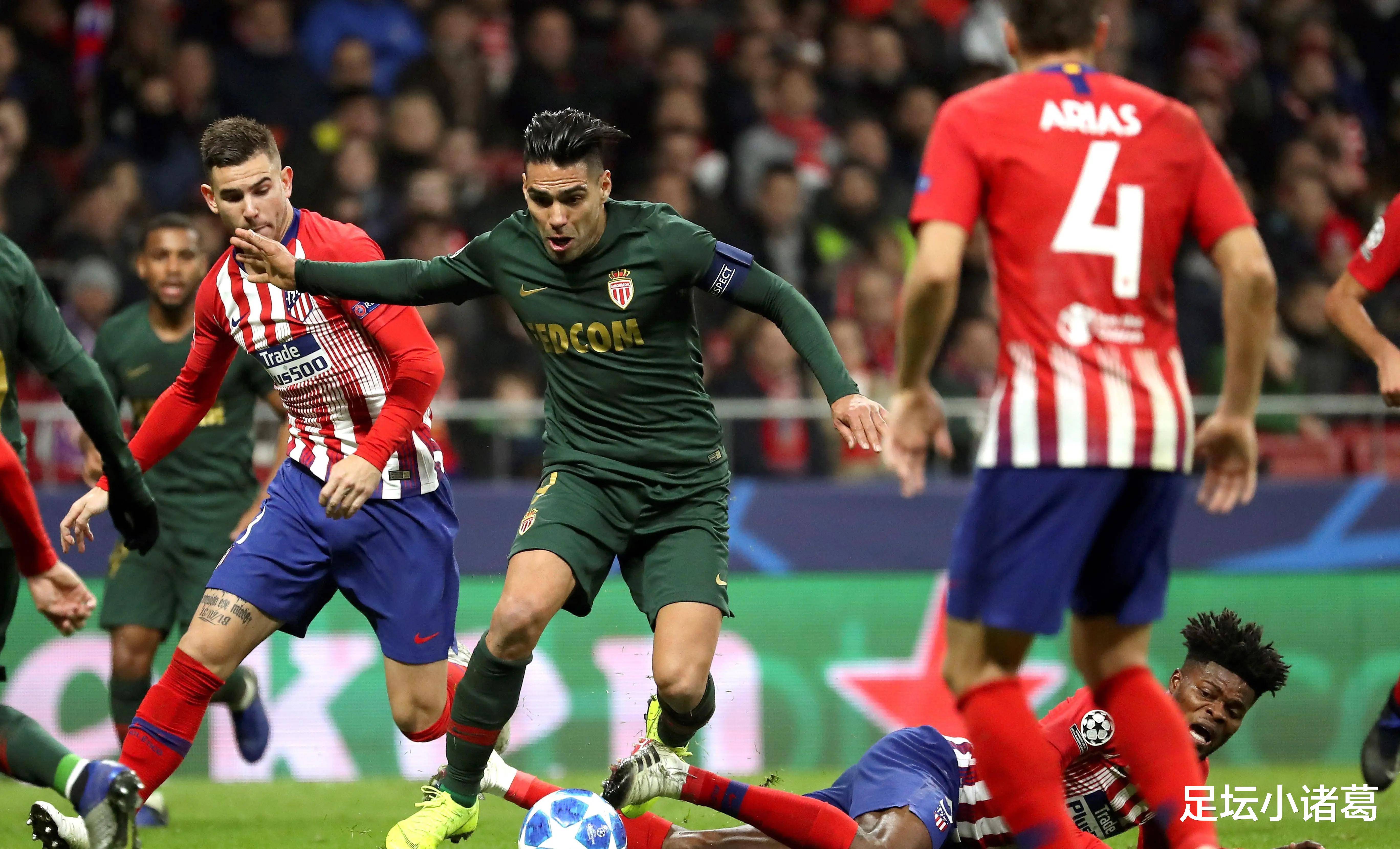 阿尔及利亚足球俱乐部联赛争先恐后