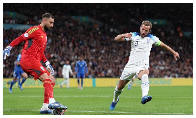 莱万梅开二度,携拜仁晋级欧冠强 莱万梅开二度,携拜仁晋级欧冠强