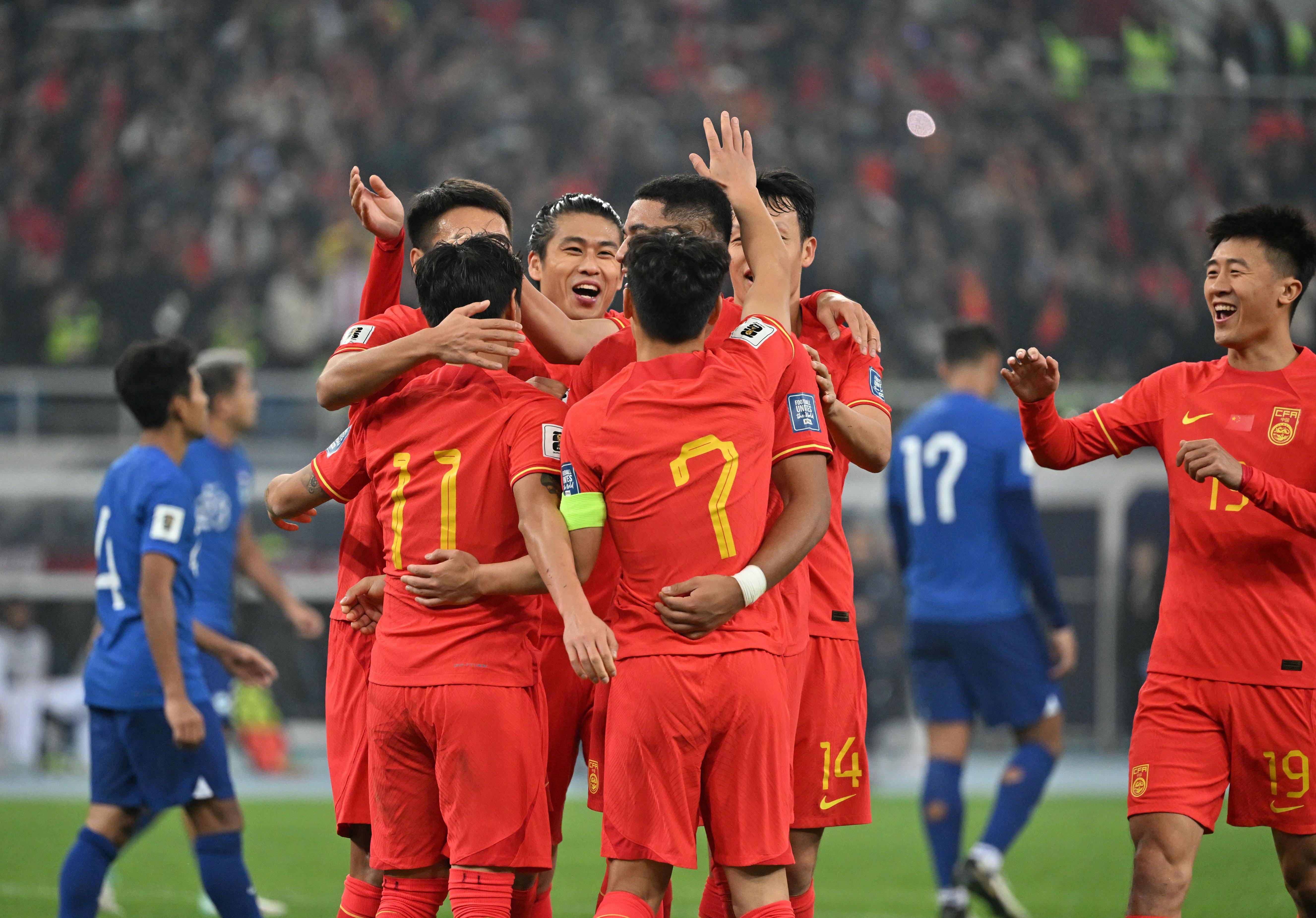 爱游戏-国内足球联赛竞争激烈，各队实力角逐