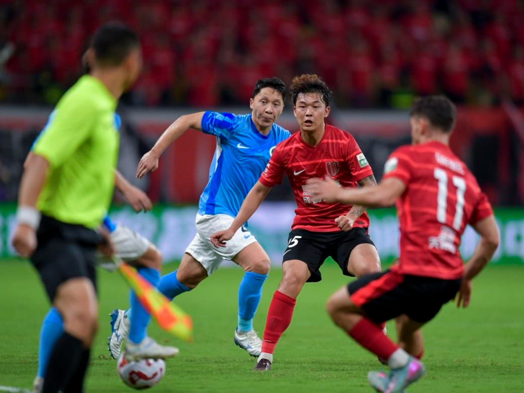 爱游戏app下载-中场组织起到关键作用，球队获胜