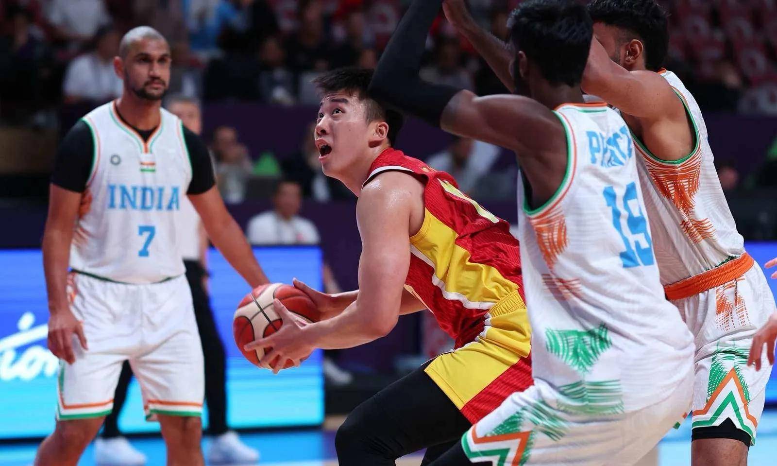 包含中国顶级篮球联赛：球队备战全力冲刺最终胜利的词条