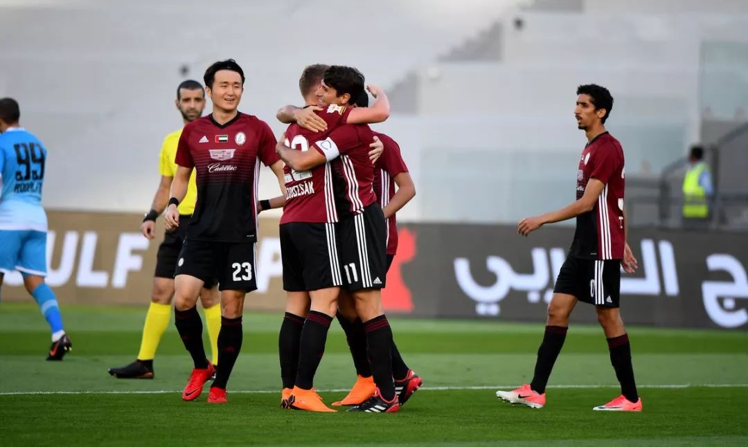 中东篮球冠军球队夺得国家杯赛胜利