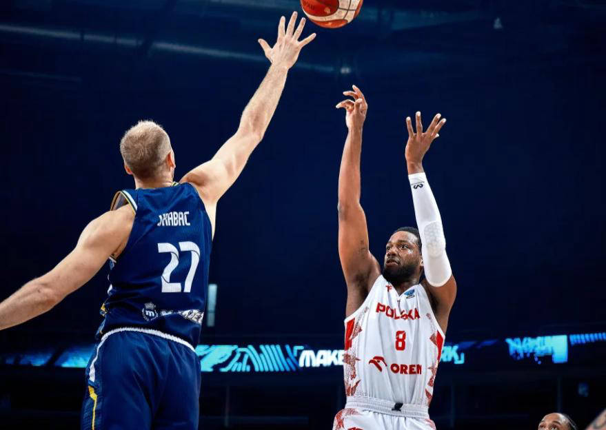 爱游戏app下载-波兰大胜瑞典，晋级八强赛事