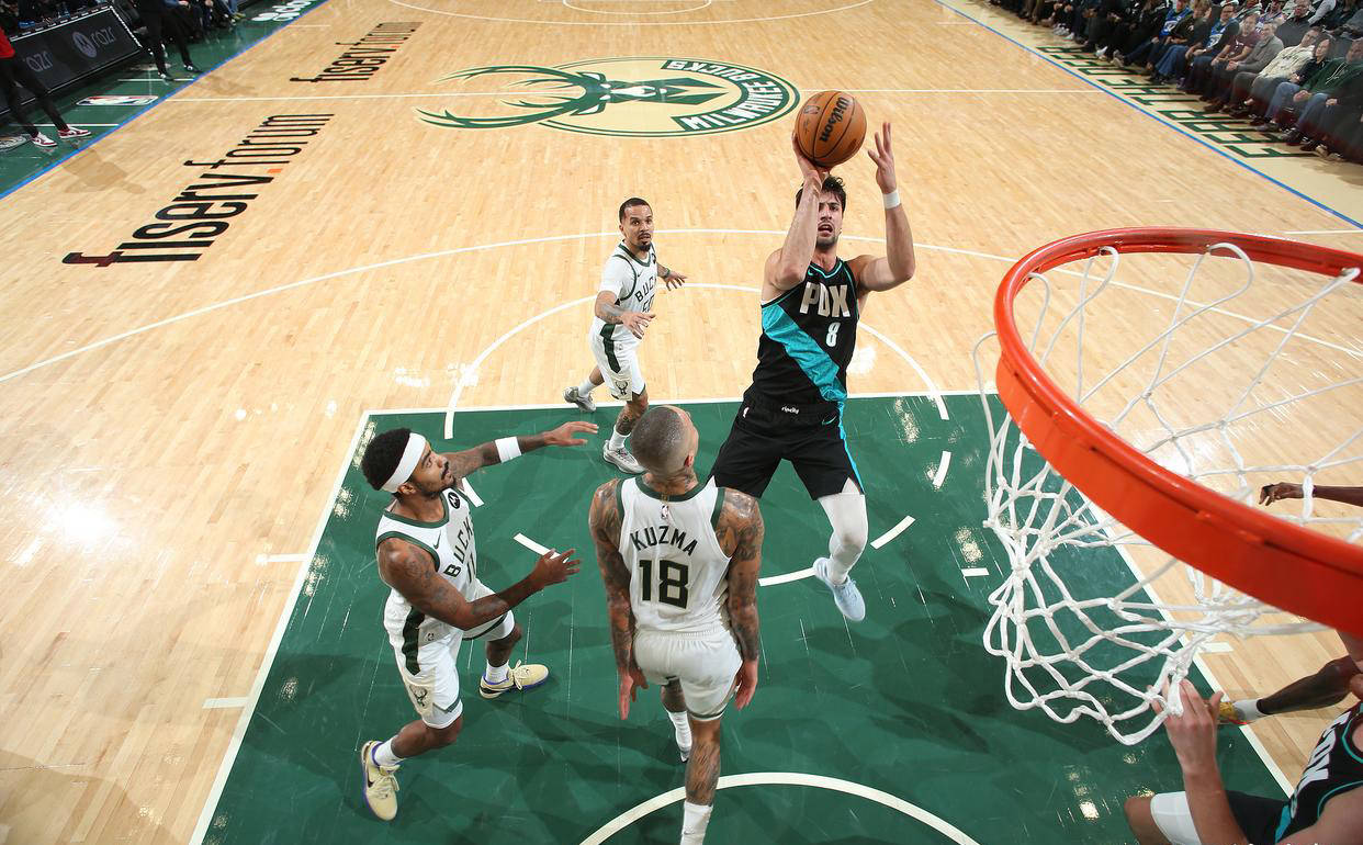 爱游戏入口-包含雄鹿进攻节奏一波三折，客场负于步行者吞下两连败的词条